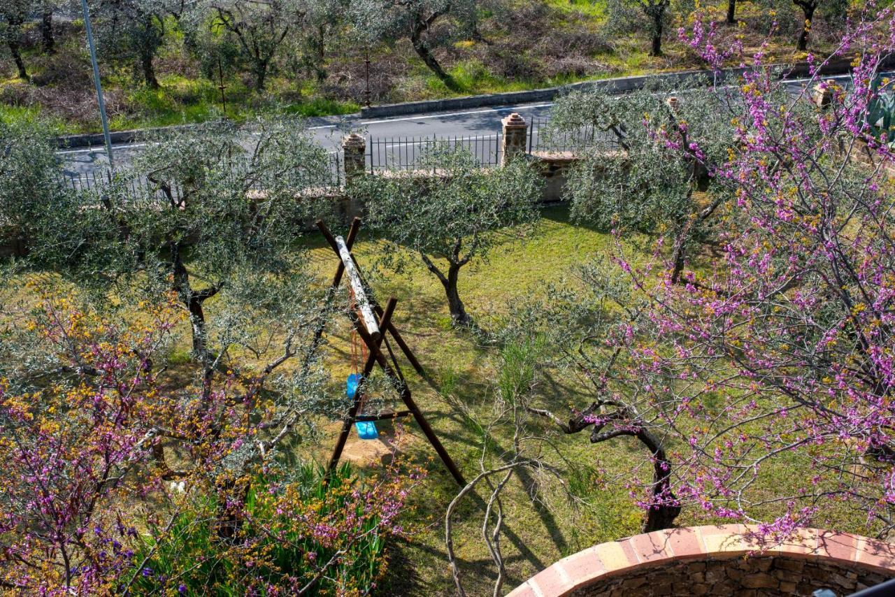 ホテル La Ginestra Castel San Lorenzo エクステリア 写真