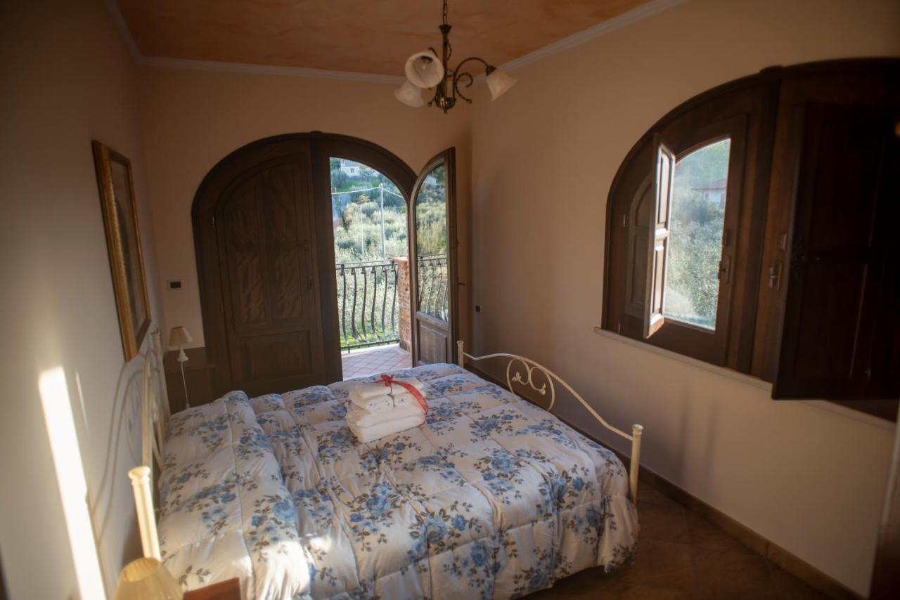 ホテル La Ginestra Castel San Lorenzo エクステリア 写真