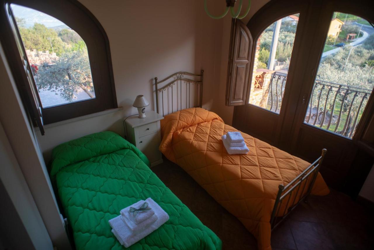 ホテル La Ginestra Castel San Lorenzo エクステリア 写真