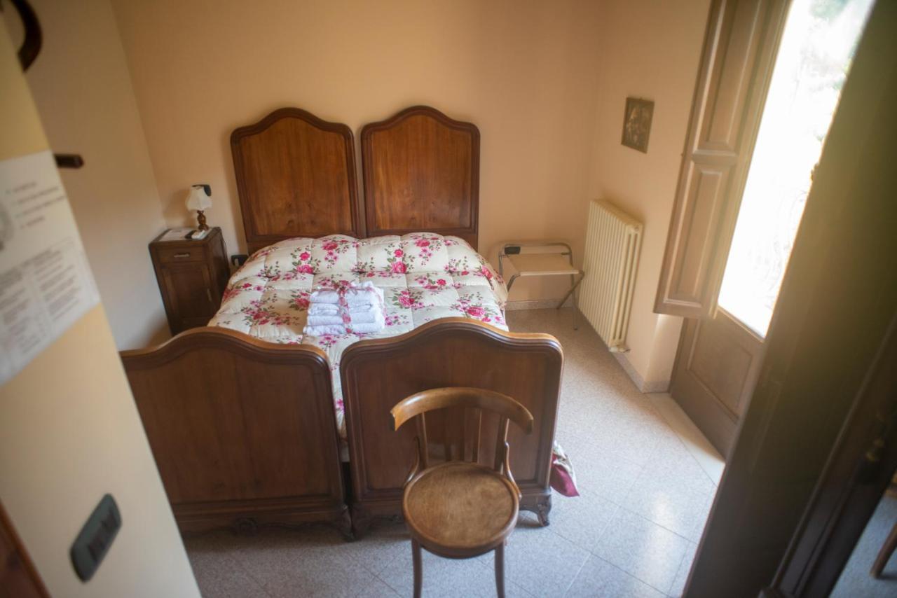 ホテル La Ginestra Castel San Lorenzo エクステリア 写真