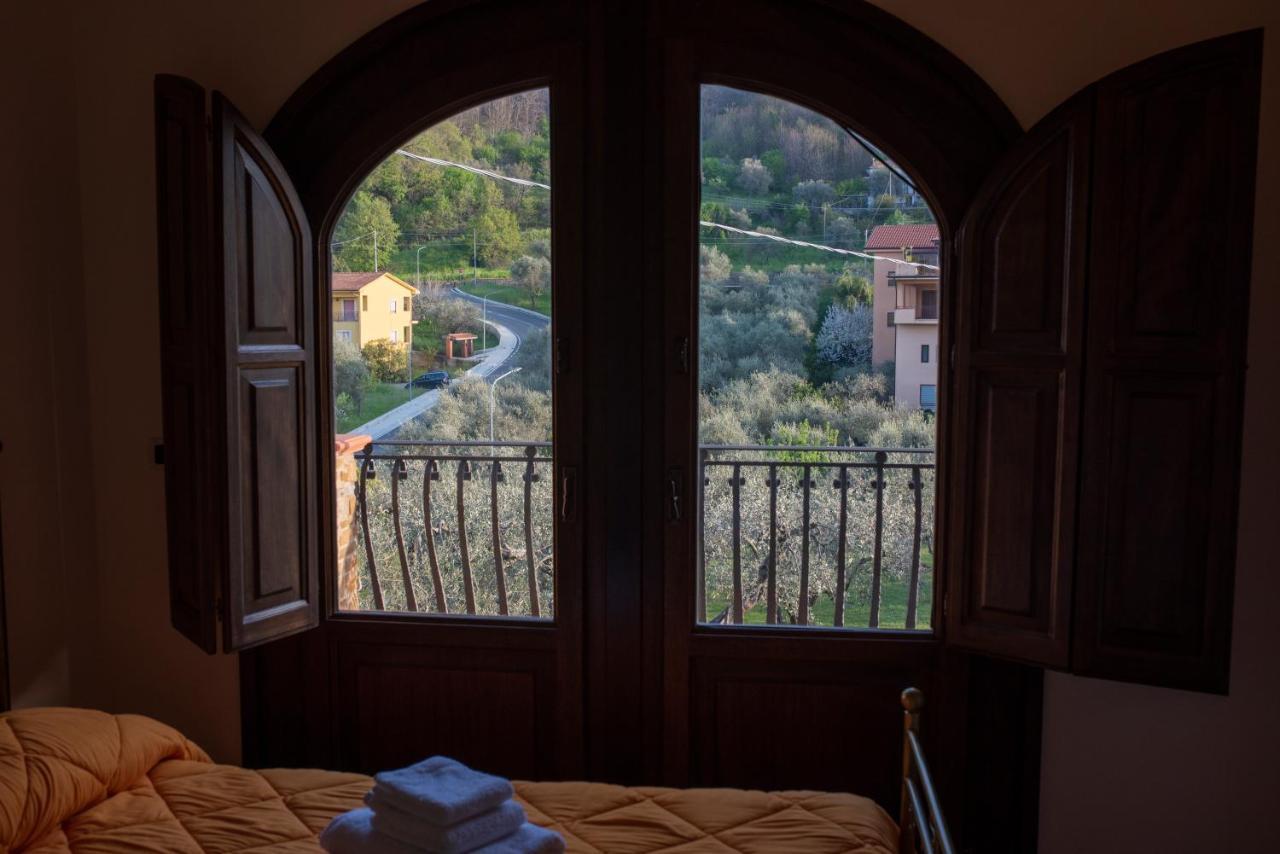 ホテル La Ginestra Castel San Lorenzo エクステリア 写真