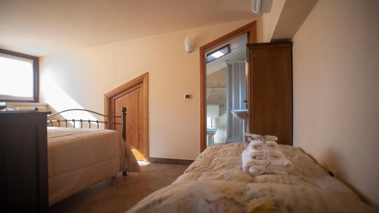 ホテル La Ginestra Castel San Lorenzo エクステリア 写真