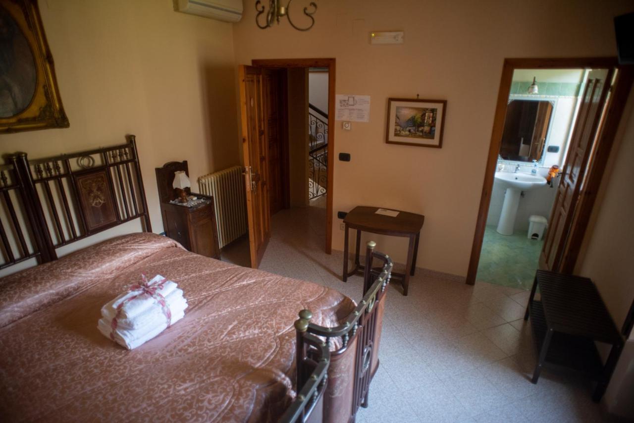ホテル La Ginestra Castel San Lorenzo エクステリア 写真