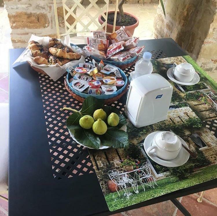 ホテル La Ginestra Castel San Lorenzo エクステリア 写真
